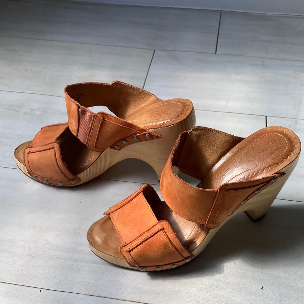Open toe leather straps wooden wedge clogs, 4” pumpkin